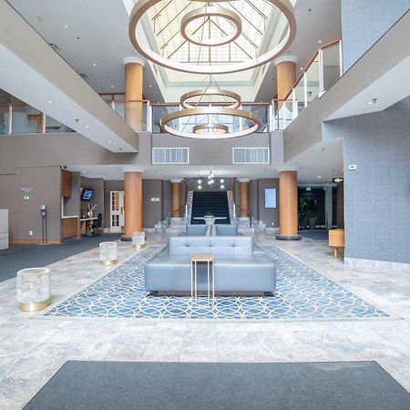 Sandman Signature Mississauga Hotel Exterior photo