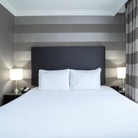 Sandman Signature Mississauga Hotel Exterior photo