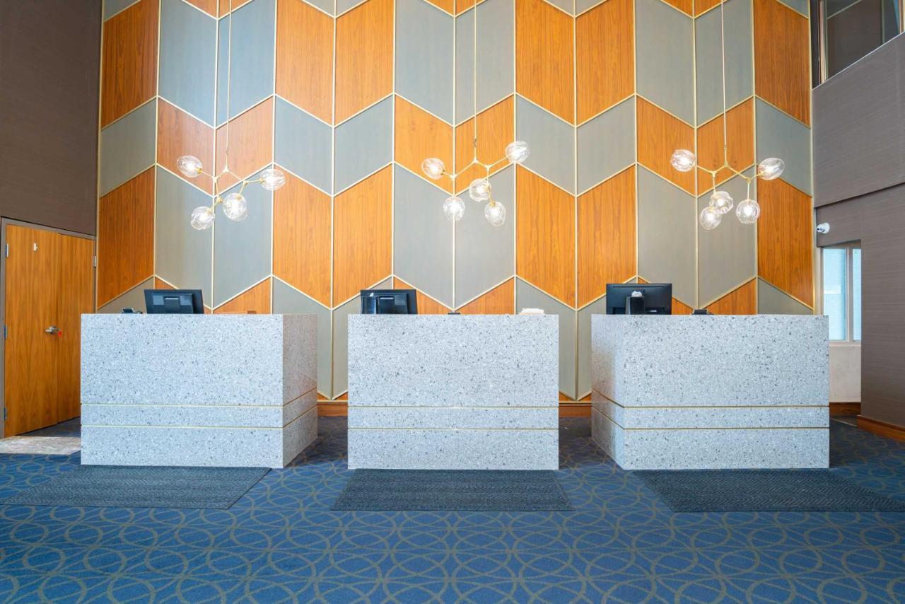 Sandman Signature Mississauga Hotel Exterior photo