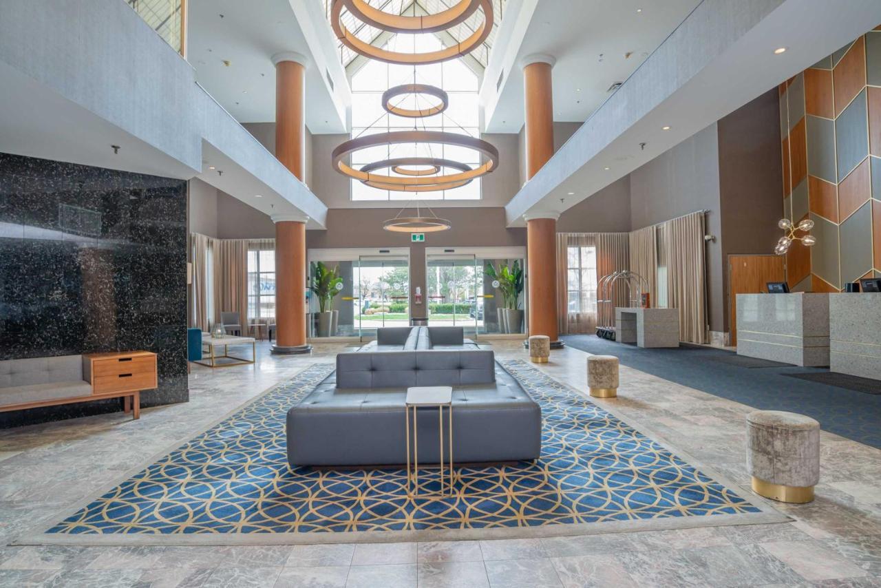 Sandman Signature Mississauga Hotel Exterior photo