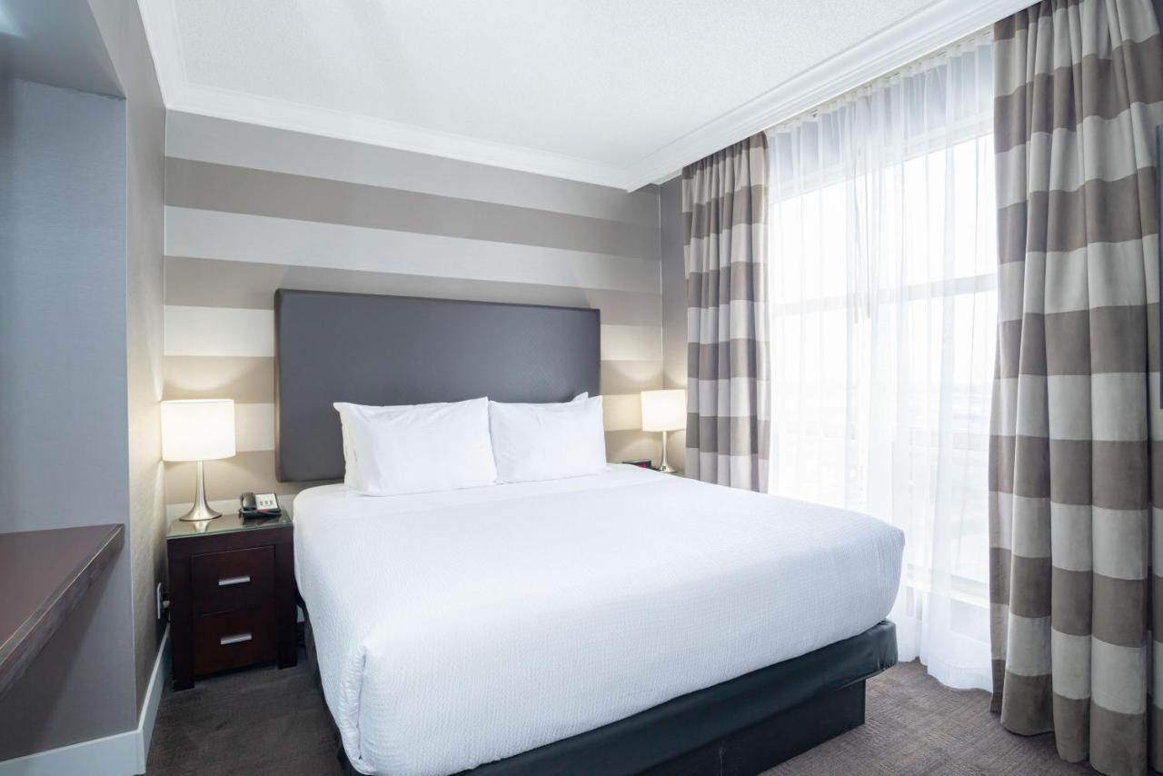 Sandman Signature Mississauga Hotel Exterior photo