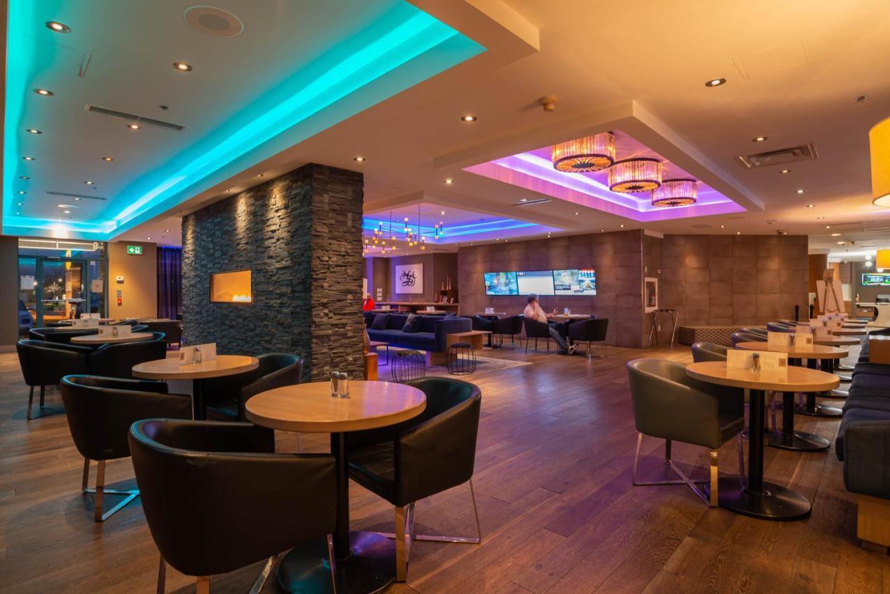 Sandman Signature Mississauga Hotel Exterior photo