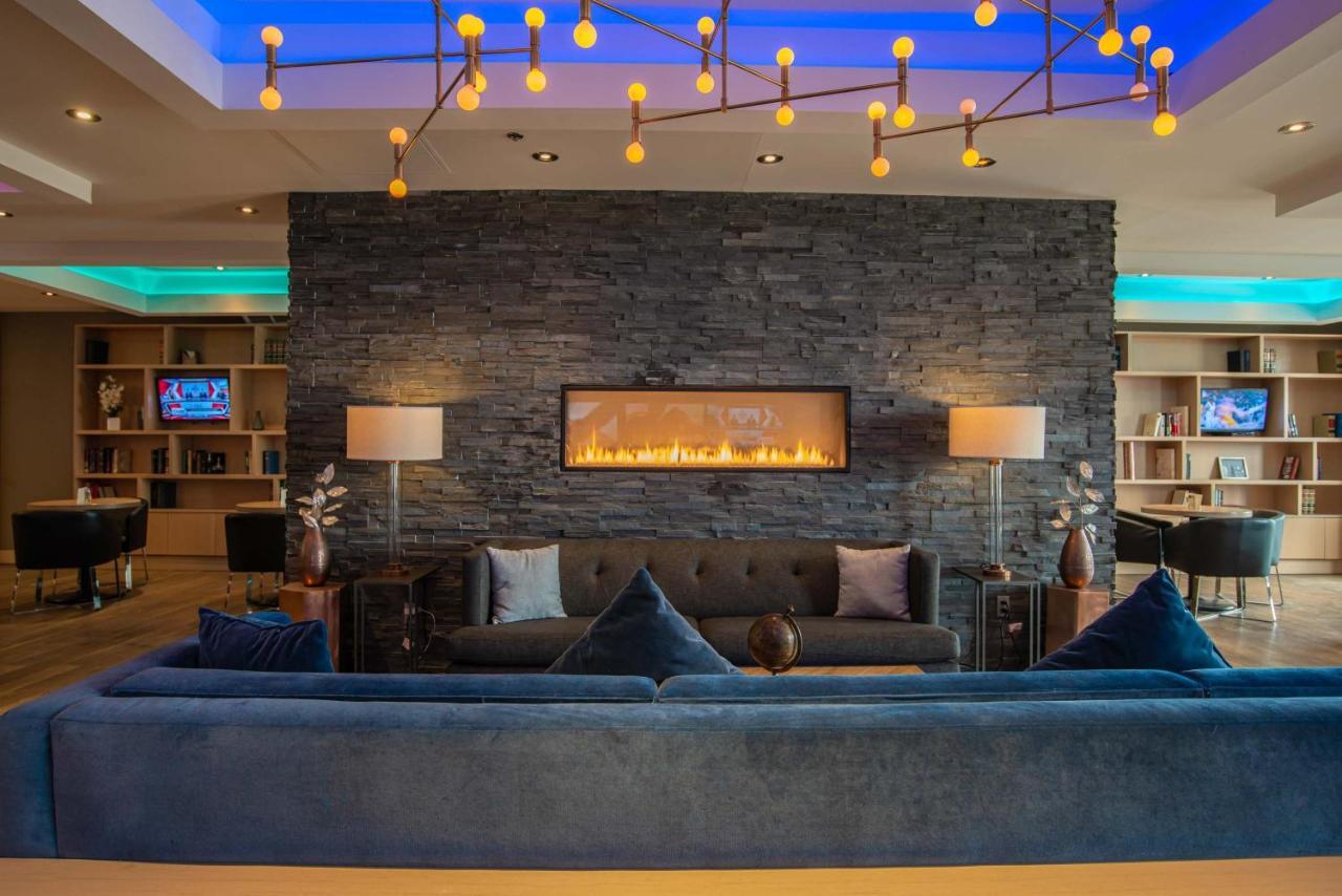 Sandman Signature Mississauga Hotel Exterior photo