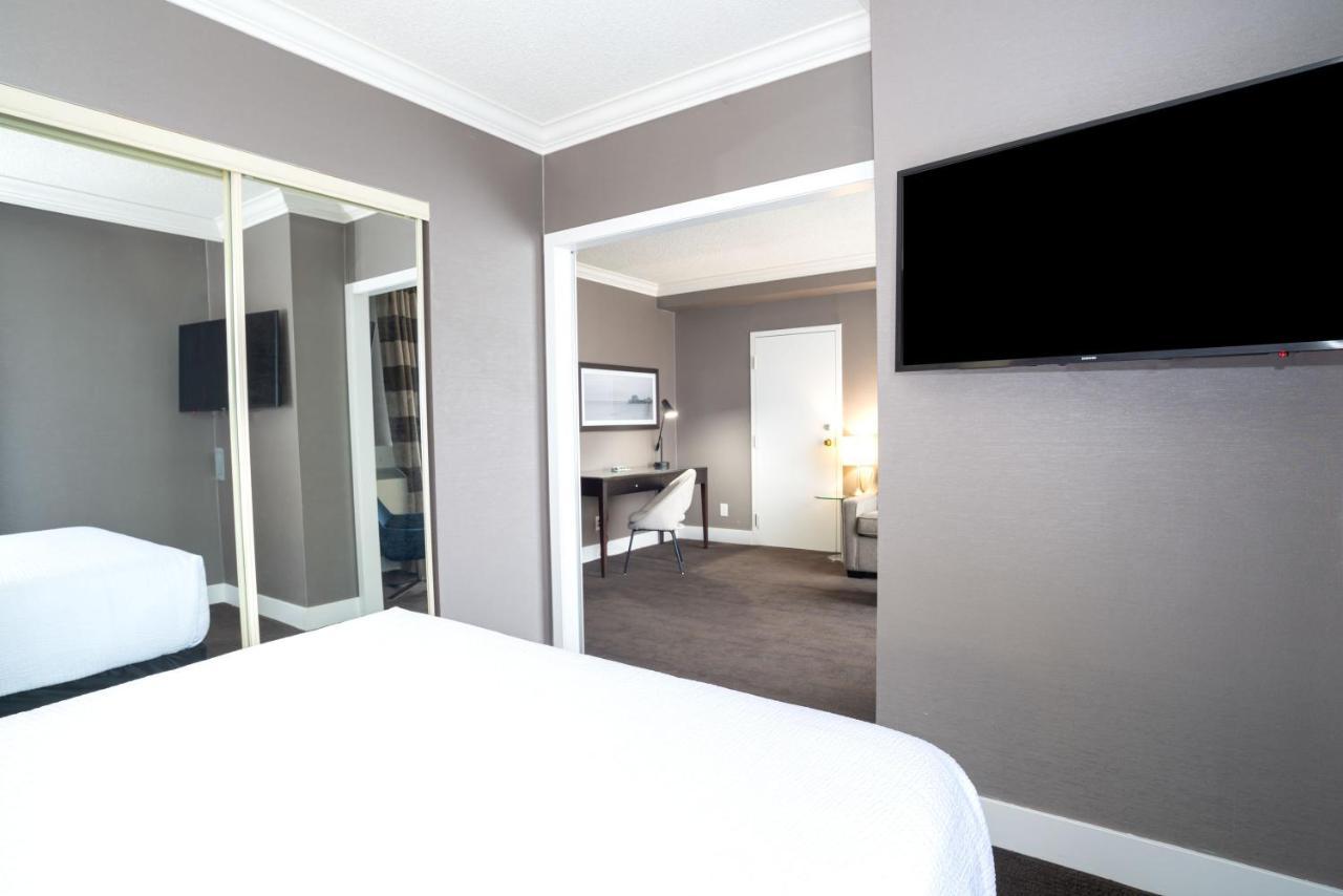 Sandman Signature Mississauga Hotel Exterior photo