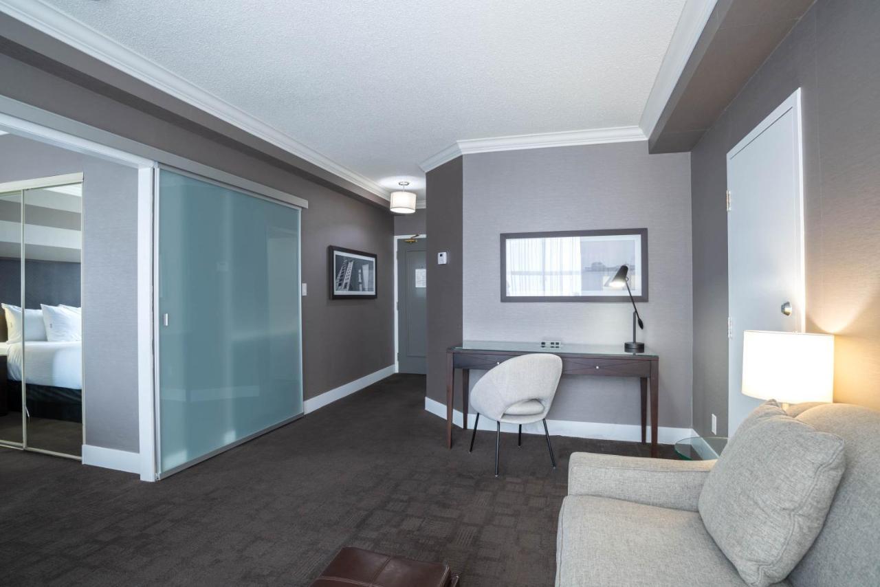 Sandman Signature Mississauga Hotel Exterior photo