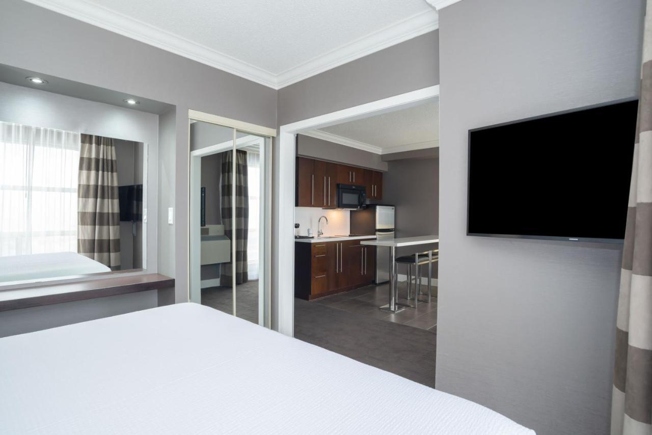 Sandman Signature Mississauga Hotel Exterior photo