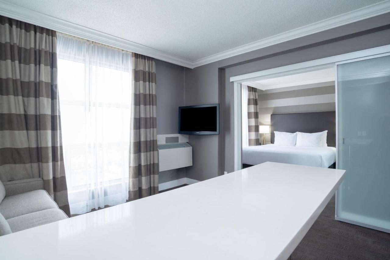 Sandman Signature Mississauga Hotel Exterior photo
