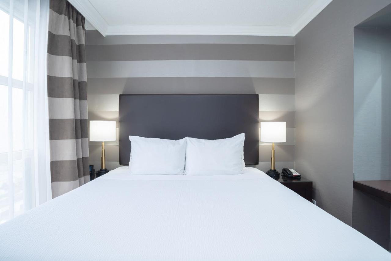 Sandman Signature Mississauga Hotel Exterior photo