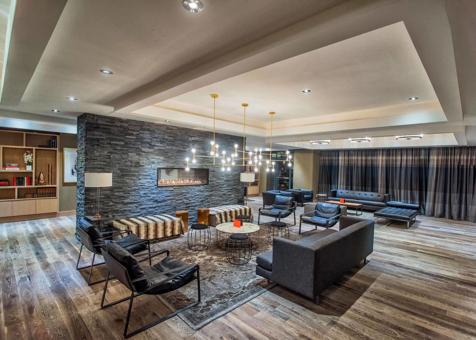 Sandman Signature Mississauga Hotel Exterior photo